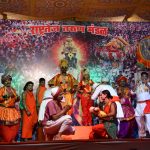 आकुर्डी काळभोर नगर मधील राष्ट्रतेज मित्र मंडळाने महिमा संतांचा वारी पंढरीची हा जिवंत देखावा सादर केला आहे .