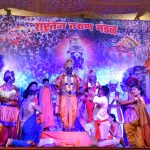 आकुर्डी काळभोर नगर मधील राष्ट्रतेज मित्र मंडळाने महिमा संतांचा वारी पंढरीची हा जिवंत देखावा सादर केला आहे .