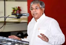 एसआरए घोटाळ्याच्या विरोधा वंचितचे नेते प्रकाश आंबेडकर आक्रमक