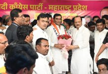 भाजपचे माजी आमदार भीमराव धोंडे यांनी हाती बांधले घड्याळ;अजितदादा पवार यांनी पक्षात केले स्वागत