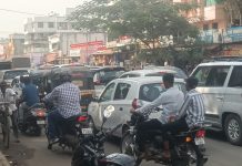 आळंदी दुहेरी वाहतूकीने कोंडीत भर ; नागरिक – भाविक हैराणदंड वसुली तेजीत ; बेशीस्त पणात ही वाढ ; बेशिस्त वाहन चालकांमुळे गैरसोयीत वाढ