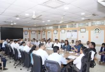 मोठ्या प्रकल्पांपेक्षा मूलभूत सुविधा सोडविण्यावर भर द्या खासदार श्रीरंग बारणे यांच्या महापालिका प्रशासनाला सूचना महापालिकेत आढावा बैठक