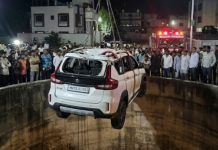 मोटार विहिरीत कोसळल्याने सहा विद्यार्थ्यांसह नऊ जणांचा मृत्यू